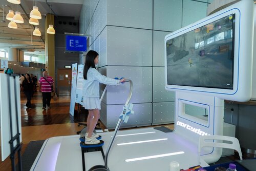 Leading digital entertainment! Cyberport's annual flagship event, the Digital Entertainment Leadership Forum (#DELF) (Sep 12-14), wrapped up successfully. Drawing over 3,800 participants, this year's forum, themed "Adventure Island: Unlock Innovation with The Missing Piece" shed https://t.co/mVM2JeryVc