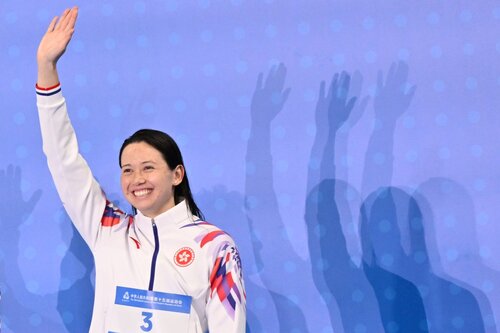 Golden moment! Hong Kong cyclist Lee Sze-wing claimed a gold medal in Women's Omnium track cycling event at the 15th #NationalGames yesterday (Nov 17), her third gold medal of the Games. In the pool, star swimmer Siobhan Haughey clinched two bronze medals in quick succession in https://t.co/eL7Y4Iyo0J