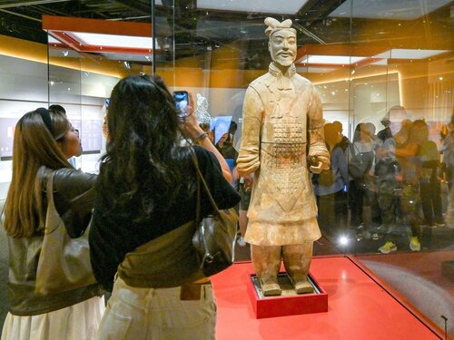Discover ancient China through The Hong Kong Jockey Club Series: The Great Unity - Civilisation of the Qin and Han Dynasties in Shaanxi Province (till Jul 7) at the Hong Kong Museum of History. The exhibition showcases political, economic, cultural, technological, and https://t.co/GH9GdSBcU6
