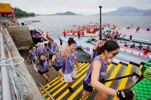 Feel the heat of the Tuen Ng festivities! Dragon boat racers took to the water at venues across Hong Kong on the day of Tuen Ng Festival (May 31). Among the highlights were the 2025 Tuen Mun Dragon Boat Race Golden Jubilee and Tai Po District Dragon Boat Race cum Carnival, as https://t.co/tZYiXuXoBV
