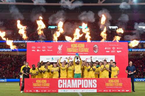 足球狂熱！⚽🔥「香港足球盛會2025」首戰於周六（7月26日） 在啟德體育園進行，吸引破紀錄的49,704名球迷入場，見證英超冠軍利物浦與AC米蘭的精彩較量！最終AC米蘭憑藉奧卡科（Noah Okafor）梅開二度，加上里奧（Rafael Leão）與洛夫斯捷克（Ruben Loftus-Cheek）的入球，以4比2擊敗利物浦，而蘇保斯拿爾（Dominik Szoboszlai）與加保（Cody Gakpo）則為利物浦取得入球。本周四（7月31日）將有另一場矚目大戰上演，由阿仙奴對陣熱刺，為首度在英國境外上演的「北倫敦打吡」，勢必為香港的球迷再添難忘足球回憶！🥳  #香港 #香港品牌 #亞洲國際都會 #盛事之都 #盛事香港 #香港足球盛會2025