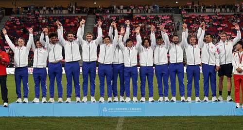香港隊獎牌捷報不斷！🔥港隊於第十五屆全國運動會累計取得十四面獎牌，包括在11月14至16日舉行的賽事中連奪四金、兩銀和四面銅牌，可喜可賀！🎉  七人制橄欖球 香港隊 -  男子七人制橄欖球金牌  游泳 何詩蓓 - 女子100米自由泳金牌 何甄陶 - 男子50米自由泳金牌 麥世霆 - 男子200米蛙泳銅牌  場地自行車 李思穎和梁穎儀 - 女子麥迪遜賽金牌  擊劍 何思朗 - 男子佩劍個人賽銀牌 佘繕妡 - 女子重劍個人賽銅牌 張家朗 - 男子花劍個人賽銅牌  鐵人三項 奧斯卡、Robin Bent Edvin Thomas Elg、韋祺和彭詩雅 - 鐵人三項混合接力賽銀牌 奧斯卡 - 鐵人三項男子個人賽銅牌  港隊至今在十五運會帆船、自行車、網球、游泳、橄欖球、鐵人三項和擊劍賽事中共取得七金兩銀五銅的佳績。👏  相片4： 康文＋＋＋  #香港 #香港品牌 #亞洲國際都會 #活力澎湃 #全運會 #十五運會
