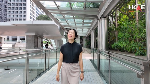 “I am here because Hong Kong is a vibrant global business centre, consistently offering unparalleled opportunities and new experiences.🌟” says Gee Lee, Principal, Head of Distribution for Greater China and Southeast Asia, Siguler Guff. Originally from Korea, Gee grew up in Europe and the US, but chose to build her career in Hong Kong. With its strategic location, business-friendly environment and safety, Hong Kong continues to attract professionals from around the world to grow and connect👍👍. Watch to see how Hong Kong helps global talent thrive.  Video: Hong Kong Talent Engage 香港人才服務辦公室  「我在這裏因為香港是一個充滿活力的環球商業中心，提供無限機遇及嶄新體驗。🌟」Siguler Guff 大中華區及東南亞首席代表及分銷業務主管李智恩表示。於韓國出生，並在歐美成長和生活多年的李智恩最終選擇移居香港發展事業。憑藉便利優越的地理位置、營商友善政策和安全的生活環境，香港持續吸引來自世界各地的專業人才前來發展和拓展人脈👍👍。 立即觀看影片，了解香港如何助力全球人才蓬勃發展。  影片：香港人才服務辦公室  #hongkong #brandhongkong #asiasworldcity #hongkongtalentengage #HKTE #香港 #香港品牌 #亞洲國際都會 #香港人才服務辦公室 #人才