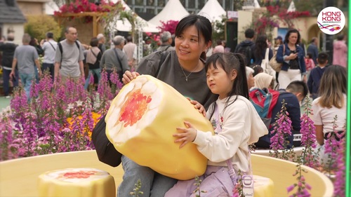 Glorious blossoms in full bloom!💐✨ The Hong Kong Flower Show 2026 (Mar 20-29) is captivating visitors to Victoria Park, with about 400,000 flowers on display.🌷 Under the enchanting theme “A Fragrant Journey through Hong Kong”, this year's show celebrates spring with the elegant stock (genus Matthiola) as the theme flower, delighting visitors with its sweet scent and vivid hues. Explore stunning landscape displays inspired by Hong Kong’s local charm, where colourful blossoms and creative designs depict some of the city’s most iconic attractions. Be sure to visit our Brand Hong Kong floral wall, your perfect backdrop for a springtime selfie!📸🌟 https://www.hkflowershow.hk/en/hkfs/2026/index.html  #hongkong #brandhongkong #asiasworldcity #megaevents #megaHK #flowershow2026 #stock