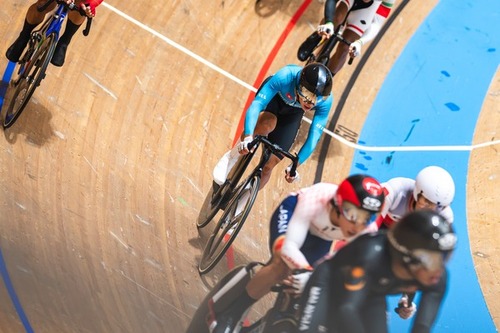 Medal rush continues!🔥 Huge congratulations to track cyclist Chu Tsun-wai on clinching silver in the Men’s Omnium at the Asian Games (Oct 1), and to Lee Sze-wing and Leung Wing-yee for winning silver in the Women’s Madison.🥈 The sailing team of Tiffany Mak and Emily Polson soared to silver in the Women’s Skiff - 49erFX, while Akira Luke Sakai and Russell Aylsworth claimed bronze in the Men’s Skiff - 49er — their second consecutive Asian Games bronze!👏   On the squash court, Lai Cheuk-nam, Lau Tsz-kwan, Henry Leung, and Tang Ming-hong secured bronze in the Men’s Team event — marking five consecutive Asian Games podiums!  The Hong Kong, China Delegation has so far won 40 medals — five gold, 15 silver and 20 bronze. Let’s cheer on Team Hong Kong, China!💪  Photo: Sports Federation & Olympic Committee of Hong Kong, China  #hongkong #hk #brandhongkong #asiasworldcity #dynamic #asiangames