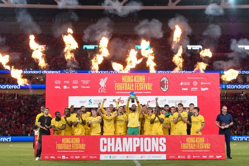 Fever pitch!⚽🔥 A raucous record crowd of 49,704 fans at the new Kai Tak Stadium on Saturday (Jul 26) saw English Premier League champions Liverpool FC tackle AC Milan in the opening game of the Hong Kong Football Festival. AC Milan claimed a thrilling 4-2 victory with goals from Noah Okafor (2), Rafael Leão and Ruben Loftus-Cheek while Dominik Szoboszlai and Cody Gakpo hit the target for Liverpool. Next up, Arsenal take on Tottenham Hotspur on Thursday (Jul 31) in the first North London derby ever played outside the UK, bringing more unforgettable moments for fans in Asia’s world city!🥳  足球狂熱！⚽🔥「香港足球盛會2025」首戰於周六（7月26日） 在啟德體育園進行，吸引破紀錄的49,704名球迷入場，見證英超冠軍利物浦與AC米蘭的精彩較量！最終AC米蘭憑藉奧卡科（Noah Okafor）梅開二度，加上里奧（Rafael Leão）與洛夫斯捷克（Ruben Loftus-Cheek）的入球，以4比2擊敗利物浦，而蘇保斯拿爾（Dominik Szoboszlai）與加保（Cody Gakpo）則為利物浦取得入球。本周四（7月31日）將有另一場矚目大戰上演，由阿仙奴對陣熱刺，為首度在英國境外上演的「北倫敦打吡」，勢必為香港的球迷再添難忘足球回憶！🥳  #hongkong #brandhongkong #asiasworldcity #megaevents #megaHK #HongKongFootballFestival #香港 #香港品牌 #亞洲國際都會 #盛事之都 #盛事香港 #香港足球盛會2025