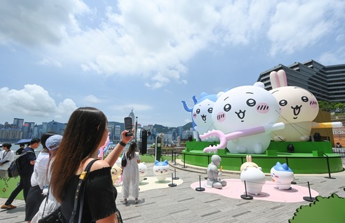 Calling all CHIIKAWA fans!📣 Step into a dreamland at the CHIIKAWA DAYS Exhibition at K11 MUSEA and Tsim Sha Tsui Harbourfront (til Aug 31) and explore immersive zones themed around CHIIKAWA's daily life—clothing, food, shelter and action. Meet over hundred adorable sculptures and a 9-meter-tall giant inflatable set that brings the manga to life. Don't miss the Hong Kong-exclusive "Yum Cha" series, turning CHIIKAWA and friends into cute Hong Kong classic dim sum dishes. 📷  Chiikawa粉絲注意！📣「CHIIKAWA DAYS」大型特展現正（至8月31日）於尖沙咀海濱和K11 MUSEA展出，讓你置身Chiikawa日常生活之中，到訪Chiikawa住所、食物之森、參與大型討伐，還有9 米高巨型吉伊卡哇、小八、兔兔；更不能錯過全新香港限定「飲茶」空間，與化身成各款香港經典點心的角色打卡。📷  ＠arr.allrightsreserved   #hongkong #brandhongkong #asiasworldcity #megaevents #megaHK #chiikawa #香港 #香港品牌 #亞洲國際都會 #盛事之都 #盛事香港 #吉伊卡哇