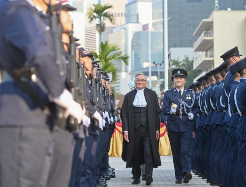 The Ceremonial Opening of the Legal Year 2026 was held at Hong Kong City Hall yesterday (Jan 19), marking the start of the new legal year. Highlights of the ceremony included a marching band, inspection of the Ceremonial Guard, and speeches from Chief Justice of the Court of Final Appeal, Secretary for Justice, Chairman of the Hong Kong Bar Association and President of the Law Society of Hong Kong. "The law applies equally to all, without fear or favour,” said Chief Justice Andrew Cheung.   https://www.news.gov.hk/eng/2026/01/20260119/20260119_195519_538.html?type=ticker  2026年法律年度開啟典禮昨日（1月19日）於香港大會堂舉行，為新一個法律年度揭開序幕。 在檢閱警察儀仗隊等環節後，終審法院首席法官、律政司司長、香港大律師公會主席和香港律師會會長分別在典禮上致辭。終審法院首席法官張舉能表示：「法律平等適用於每個人，無懼無偏。」 https://www.news.gov.hk/chi/2026/01/20260119/20260119_195519_538.html?type=ticker  #hongkong #brandhongkong #asiasworldcity #legalservices #legalhub #legalyear2026 #香港 #香港品牌 #亞洲國際都會 #法律服務 #法律樞紐 #法律年度2026