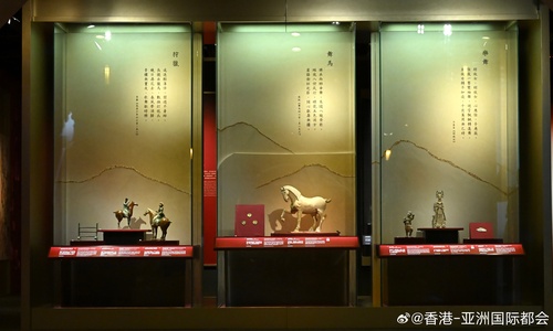 一起探索中国文化历史与香港的渊源！香港历史博物馆现正举办“香港赛马会呈献系列：长安万象—陕西隋唐文明展”（展期至8月24日），展出逾165套来自陕西及香港的珍贵文物，带领观众走进隋朝（公元581年至618年）及唐朝（公元618年至907年）时期，感受当时的恢宏气象与灿烂文化，并深入了解香港与这段“...全文： http://m.weibo.cn/7031177055/5296316454535274 ​