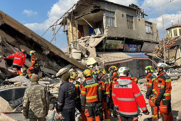 HK rescue team finds survivors