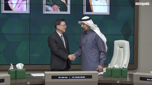 Perfect time to promote HK-Middle East ties! Federation of Hong Kong Industries Chairman Steve Chuang, who will join a high-level delegation to visit Qatar and Kuwait, said this is the ideal time for the trip to foster closer collaboration with enterprises in the Middle East. The https://t.co/5ySzbP8Vfq