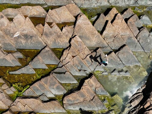 Explore Hong Kong's bay of beauty! Recognised as an "Outstanding Example of Beautiful Bays" in China, Mirs Bay, located in the northeastern waters of Hong Kong, presents a stunning scene of "clear water and clean beaches, thriving marine life, and harmonious coexistence between https://t.co/hCHMnA57TQ