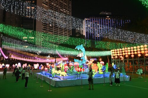 Experience the joy of the Mid-Autumn Festival in Hong Kong! The enchanting Mid-Autumn Lantern Carnival (til Oct 7) at Victoria Park embraces the theme of "Joy to the City — Passing on the Joy, Welcoming the National Games". Get into the festive spirit by admiring five exquisite https://t.co/ZEkD4V0T1I