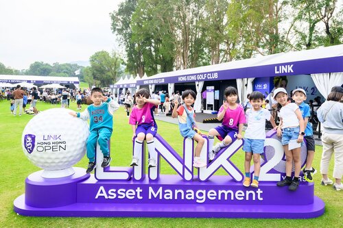 Historic victory! Tom McKibbin was crowned Link Hong Kong Open 2025 champion yesterday (Nov 2) with a record-breaking four-round aggregate of 27-under 253. The Northern Irishman led from start to finish for his first title at the famous Fanling golf course and also secured a https://t.co/PqVIbsDbTs