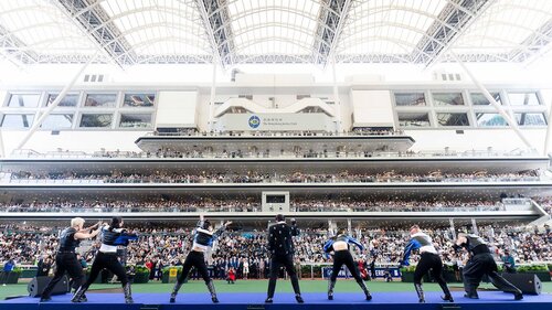 Derby delight! Records tumbled at the prestigious Hong Kong #Derby 2026, the pinnacle of the Four-Year-Old Classic Series, watched by a record attendance at Sha Tin Racecourse (Mar 22)! Invincible Ibis, ridden by Hugh Bowman, sprinted home in the fastest-ever time for the race. https://t.co/g89G0A2GlC