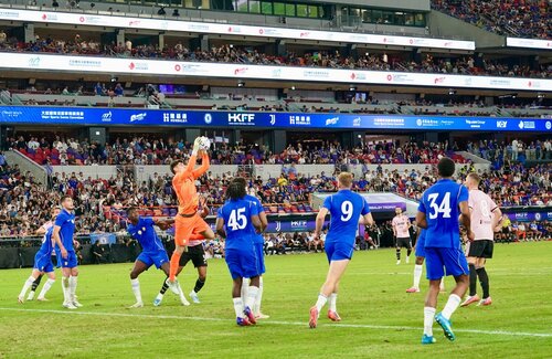 Hong Kong Football Festival 2026 wraps up in style! Italian giants Juventus lifted The Herbalgy Trophy at Kai Tak Stadium, beating English Premier League rivals Chelsea 1-0 in front of over 43,500 fans (Aug 5). The decisive moment came in the 68th minute when Juve star Edon https://t.co/GEdO3iSUBW