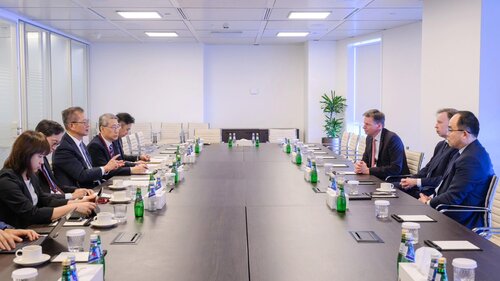 Hong Kong’s Financial Secretary Paul Chan arrived in Doha, Qatar yesterday (September 27, Doha time) to attend the Asian Infrastructure Investment Bank (AIIB) Annual Meeting, and promote business and financial ties with Qatar. Mr Chan met with the President and Chair of the Board https://t.co/qtI2OAVzJP