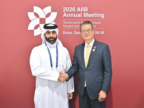 Hong Kong’s Financial Secretary Paul Chan continued his visit to Doha, Qatar yesterday (September 28, Doha time) to attend activities related to the 2026 Asian Infrastructure Investment Bank (AIIB) Annual Meeting. Speaking at the AIIB Governors' Business Roundtable, Mr Chan said https://t.co/yrRJkfQfzz