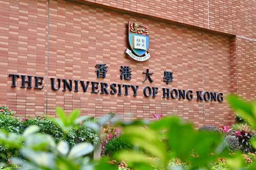 香港五所大學躋身世界百強！在2026年國際高等教育調查機構QS世界大學排名中，香港共有五所大學躋身全球百強，展現香港作為國際教育樞紐的實力。香港大學躍升六位至全球第11位，香港中文大學則上升四位至第32位，然後依次是香港科技大學（第44位）、香港理工大學（第54位）及香港城市大學（第63位）。卓越表現足證香港為打造「留學香港」品牌，致力追求學術卓越、推動創新及積極培育未來人才。  https://www.topuniversities.com/world-university-rankings  #香港 #香港品牌 #亞洲國際都會