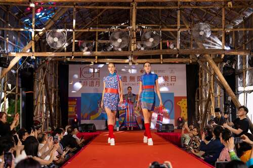 The "ICH Infinity∞" Fun Day (Jun 14-15) entertained visitors with a dynamic ICH fashion presentation, energetic lion dance performances, and the captivating artistry of Nanyin (traditional music), promoting appreciation of traditional culture. Participants experienced hands-on intangible cultural heritage through interactive booths dedicated to the technique of making Hong Kong Cheongsam and creative bamboo weaving. This initiative enabled people to connect with ICH traditions and unleash their creativity.  🔎 非物質文化遺產辦事處 ICHO  #hongkong #brandhongkong #asiasworldcity #customsandheritage #ICH #HongKongICHMonth2025