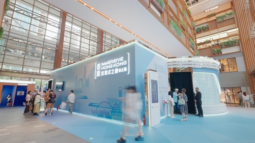 Explore the Wonderful Charm of Hong Kong! ✨✨  Join us at the #ImmersiveHongKong exhibition in Shanghai. This must-visit exhibition not only showcases Hong Kong's unique culture, business, sports, and innovative vitality, but also immerses you in interactive art through the fusion of art and technology. Experience the allure of Hong Kong as an Asia’s world city and ignite your imagination! This spectacular experience is not to be missed!  You can receive souvenirs depicting Hong Kong's artistic culture, and also join the interactive game "Snap a Cool Shot @ Immersive Hong Kong" for a chance to win round-trip tickets from Shanghai to Hong Kong! Enjoy free entry for this rare opportunity! We look forward to seeing you!  Date: 19-29 June 2025 Time: 10am – 10pm (Sat - Sun), 11am – 9pm (Mon – Fri) Venue: Atrium and Outdoor Piazza, Xintiandi Style I, Shanghai Learn more: www.brandhk.gov.hk/en/campaign/hkpromotion-mainland-china  ✨✨ 探索香港的動感魅力！  「香港 - 沉浸式之旅」巡迴展覽上海站不容錯過！這場「打卡必去」的展覽不僅展現香港獨特的文化、商業、運動與創新活力，更透過藝術與科技的融合，讓您沉浸於互動藝術中，激發無限想像，親身感受香港作為亞洲國際都會的魅力！如此精彩的體驗，您不容錯過！  參觀者不但可獲取富有香港文藝特色的精美紀念品，更可參與互動遊戲「酷遊香港──沉浸式之旅」，有機會贏取兩張上海至香港的來回機票！機會難得，展覽免費入場，馬上來參與吧！  日期：2025年6月19日至29日 時間：上午10時至晚上10時 （星期六至日），上午11時至晚上9時 （星期一至五） 地點：上海新天地時尚一期中庭及戶外廣場 了解更多：www.brandhk.gov.hk/zh-hk/宣傳活動/推廣香港-中國內地