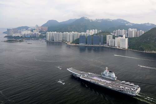 歡迎中國人民解放軍海軍山東艦編隊訪問香港！海軍山東艦編隊的主艦山東艦，是國家第一艘自主設計、自主建造、自主配套的航空母艦，加上編隊的驅逐艦延安艦和湛江艦、護衞艦運城艦，將進行為期五天（7月3日至7日）的訪問 ，開展交流活動，市民亦有機會登艦參觀。此次訪港正值香港特別行政區成立28周年慶祝活動，別具意義。   #香港 #香港品牌 #亞洲國際都會 #山東艦 #香港特區成立28周年