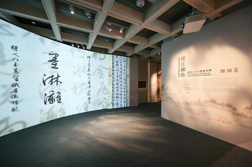 「香江藏珍──香港三大古書畫收藏」展覽 現正於香港藝術館舉行（展期至10月7日），帶大眾領略中國古代書畫之美！✨展覽首度匯聚三大古書畫收藏，包括劉作籌創立的「虛白齋」、何耀光的「至樂樓」、以及利榮森的「北山堂」，這些享譽中外文化的珍藏，每一件都是無可替代的文化瑰寶。展覽展出93組由唐代下迄清代的經典書畫作品，充分展現了香港書畫收藏史上的黃金時代。 https://hk.art.museum/tc/web/ma/exhibitions-and-events/the-pride-of-hong-kong.html  #香港 #香港品牌 #亞洲國際都會 #盛事之都 #盛事香港 #藝術與文化 #香港藝術館