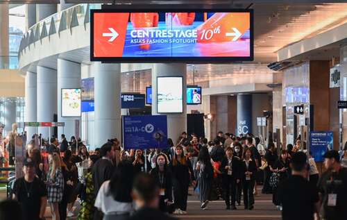 時尚迷注意！🔥 第10屆CENTRESTAGE 香港國際時尚匯展於香港會議展覽中心舉行（9月3至6日），匯聚眾多世界頂尖品牌、知名設計師及時尚達人，而英國則首度以「夥伴國家」身份參與。展會呈獻超過40場活動，包括時裝表演、比賽及設計師分享環節。香港青年時裝設計家創作表演賽將於展會最後一日壓軸舉行，並由倫敦品牌 Charles Jeffrey LOVERBOY 設計師 Charles Jeffrey擔任嘉賓評判。✨  #香港 #香港品牌 #亞洲國際都會 #盛事之都 #盛事香港 #香港國際時尚匯展 #時尚