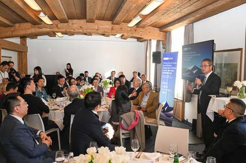 Financial Secretary Paul Chan continued his visit to Davos, Switzerland (Jan 21) to attend activities of the World Economic Forum (WEF) Annual Meeting. At the "2026 Davos-Caixin CEO Luncheon”, Mr Chan shared Hong Kong’s development vision and strategic positioning in its three key growth engines — finance, trade, and innovation and technology. He also highlighted Hong Kong’s tremendous development potential and its advantages as an investment destination. The Financial Secretary participated in several sharing and networking sessions, and met with officials and business leaders from various regions to promote Hong Kong's advantages. https://www.info.gov.hk/gia/general/202601/22/P2026012200132.htm  #hongkong #brandhongkong #asiasworldcity #FinancialServices #WEF