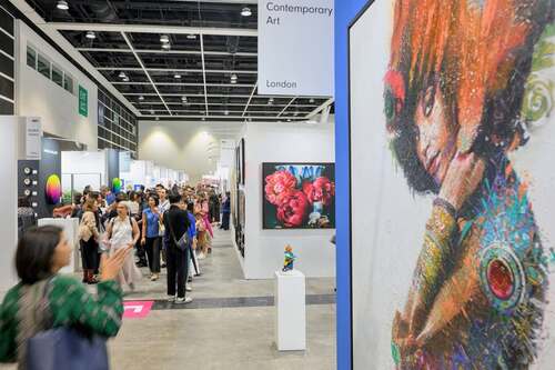 Hong Kong’s art scene came alive at the 13th edition of Affordable Art Fair (May 14-17).🎨 Held at the Hong Kong Convention and Exhibition Centre under the theme “See Art. Love Art. Own Art.”, the fair featured 106 exhibitors from 19 countries and regions, bringing together thousands of paintings, sculptures, photographs and mixed-media works at accessible prices. Highlights included the debut of Photography Feature: Pieces of Hong Kong, which showcased six local photographers and their strikingly diverse interpretations of the city’s identity, as well as Young Talent Hong Kong, titled “No-Rise?”, which spotlighted five emerging voices in contemporary art.✨  Photo 6,7: Affordable Art Fair  #hongkong #brandhongkong #asiasworldcity #artsandculture