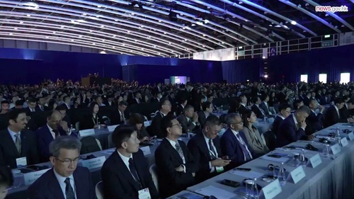The 11th Belt and Road Summit opened yesterday (Sep 9) at the Hong Kong Convention and Exhibition Centre, bringing together government and business representatives from various Belt and Road economies.🌐 ASEAN Secretary-General Kao Kim Hourn reaffirmed Hong Kong as an important partner and reiterated the bloc's support for the city joining the Regional Comprehensive Economic Partnership (RCEP).🤝✨ Kazakhstan’s Vice Minister of Artificial Intelligence & Digital Development, Bakhtiyar Mukhametkaliyev, also expressed confidence that collaboration with Hong Kong will deliver win-win outcomes. Watch the video to hear more from the summit participants. https://www.news.gov.hk/eng/2026/09/20260909/20260909_201838_619.html  #hongkong #brandhongkong #asiasworldcity #megaevents #megaHK #BeltandRoad #BeltandRoadSummit #BeltandRoadOffice