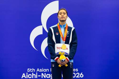 Hong Kong swimmers make a splash at the 5th Asian Para Games! 🏊‍♀️✨ Team Hong Kong, China claimed their second gold of the games when swimmer Chan Yui-lam raced to victory in the Women's 100m Butterfly S14 yesterday (Oct 22) — her third consecutive Asian Para Games gold. Teammate Lau Chiu-yee took bronze in the same event, and the duo joined Cheung Tsun-lok and Wong Hon-yin for bronze in the Mixed 4x100m Freestyle S14. The table tennis squad added four medals🏓🥉, with Lam Yan-yu and Wong Hon-lam taking silver in the Mixed doubles - Class XD20, and bronze medals for Tong Chi-ming and Wong Yue-ching (Mixed doubles - Class XD14), plus Yuen King-shing, Wong Ting-ting, Wan Wai-lok and Wong Pui-kei (Mixed doubles - Class XD22).   In fencing🤺🥈, Fan Pui-shan, Lam Ka-man, Tong Nga-ting and Yu Chui-yee captured silver in the Women's Epee Team, while badminton's Chu Man-kai added bronze in the Men's Singles SH6. These amazing achievements brought Hong Kong, China’s medal tally to 30 so far: two golds, 10 silvers and 18 bronze medals! 👏  Photo: 中國香港殘疾人奧委會 China Hong Kong Paralympic Committee  #hongkong #hk #brandhongkong #asiasworldcity #dynamic #asianparagames
