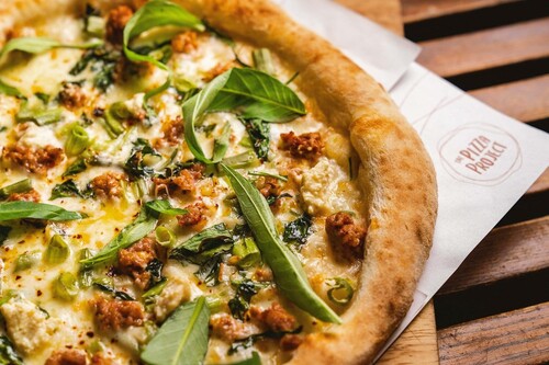 HK GRABS A PIZZA THE ACTION🍕 發掘香港地道薄餅🍕  Best known for its Cantonese cuisine, Hong Kong is also a global gastronomic hub as demonstrated by six local pizzerias making the 2022 50 Top Pizza @50toppizza Asia-Pacific rankings. With renowned local as well as HK-based Italian chefs featured, find out which are the favourites… authentic Italian style or recipes with a unique Hong Kong twist.  香港是包羅萬象的美食大熔爐，不僅粵菜遠近馳名，連意大利薄餅也不遑多讓！意大利網站50 Top Pizza @50toppizza 早前公布「2022年全球最佳薄餅」亞太區首50位，香港共有6家餐廳入選。齊來了解為何饕客對這些薄餅鍾愛有加！  - 𝐑𝐚𝐧𝐤 𝟒𝟓 - 𝐓𝐡𝐞 𝐏𝐢𝐳𝐳𝐚 𝐏𝐫𝐨𝐣𝐞𝐜𝐭  The Pizza Project brings a twist to its homemade pizzas, the iconic "Fuyu Tung Choy" Pizza topped with local fermented bean curd ("fuyu") and fresh spinach ("tung choy"), is a perfect blend of the East and West.  第𝟒𝟓名 - 𝐓𝐡𝐞 𝐏𝐢𝐳𝐳𝐚 𝐏𝐫𝐨𝐣𝐞𝐜𝐭 餐廳將本地特色菜餚融入充滿家鄉風情的手工薄餅，推出口感獨特的腐乳通菜薄餅。  Photo/相片：The Pizza Project @thepizzaproject.hk Read more/了解更多：https://www.50toppizza.it/50-top-pizza-asia-pacific-2022/   #hongkong #brandhongkong #asiasworldcity #cosmopolitanhk #cuisine #foodie #pizza #香港 #香港品牌 #亞洲國際都會 #都會生活 #美食 #薄餅