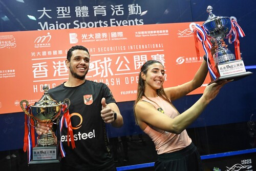 EGYPTIAN DUO SHINE AT HK SQUASH OPEN 香港壁球公開賽埃及球手大捷 🏆  Breathtaking action at the week-long Hong Kong Squash Open 2022 concluded last Sunday (Dec 4) with two enthralling 5-game finals and an Egyptian sweep of the titles. Hania El Hammamy @haniaelhammamy (World No. 3) and Mostafa Asal @mostafassal (World No. 4) claimed the women's and men's titles respectively. El Hammamy defeated fellow Egyptian Nour El Sherbini 3-2 while Asal edged past Diego Elias of Peru 3-2 to fans' and spectators' cheers at Hong Kong Park Sports Centre. Follow @brandhongkong for international sporting events in Hong Kong.  【高手較量】為期一周的香港壁球公開賽 2022上周日（12月4日）舉行的終極決賽，結果男女子冠軍皆由埃及隊一手包辦，兩位球手化亞素（世界排名第4）及夏瑪妮（世界排名第3）力戰5局下奪得冠軍寶座。夏瑪妮以3比2擊敗同國健兒舒雅賓妮，化亞素亦以3比2反勝秘魯選手迪阿高。追蹤 @brandhongkong 緊貼在港舉行的國際體育盛事！  #hongkong #brandhongkong #asiasworldcity #dynamichk #HongKongSquashOpen #香港 #香港品牌 #亞洲國際都會 #活力澎湃 #香港壁球公開賽
