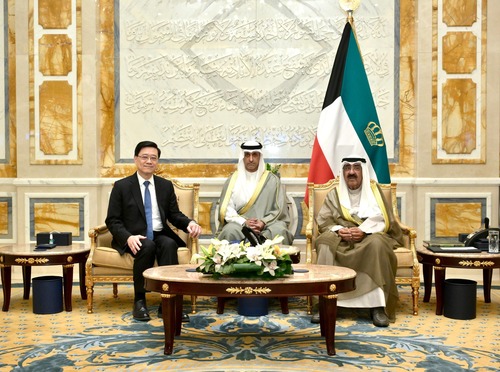 Strengthening ties with Kuwait. A business delegation comprising representatives from Hong Kong and Mainland enterprises, led by HKSAR Chief Executive John Lee, arrived in Kuwait yesterday (May 13), on the second leg of their Middle East trip. Mr Lee met with the Amir of Kuwait, Mr Meshal Al-Ahmad Al-Jaber Al-Sabah; the Crown Prince of Kuwait, Mr Sabah Al-Khaled Al-Hamad Al-Mubarak Al-Sabah; and the Acting Prime Minister, Mr Fahad Yousuf Saud Al-Sabah, to exchange views on strengthening co-operation between Hong Kong and Kuwait. Mr Lee and the Acting Prime Minister witnessed the signing of Memoranda of Understanding by Invest Hong Kong and the Hong Kong Trade Development Council with the Kuwait Direct Investment Promotion Authority respectively. Mr Lee also raised the prospect of signing a free trade agreement between Hong Kong and Gulf Cooperation Council (GCC) countries with support from Kuwait in its role as GCC chair in 2025. This is the first time for Mr Lee to lead Mainland enterprises on an outbound mission, demonstrating Hong Kong's strengths under the "one country, two systems" principle in connecting China and the world.  行政長官李家超（5月13日）率領來自香港加內地企業商貿代表團展開科威特的訪問行程。李家超與科威特埃米爾（國家元首）Meshal Al-Ahmad Al-Jaber Al-Sabah、王儲Sabah Al-Khaled Al-Hamad Al-Mubarak Al-Sabah和署理首相Fahad Yousuf Saud Al-Sabah會面，就加強香港和科威特的合作交流意見。李家超與署理首相見證香港投資推廣署和香港貿易發展局分別與科威特直接投資促進局簽署合作備忘錄。李家超提出香港希望和海合會國家簽署自由貿易協定，期望科威特作為海合會2025年輪值主席國，支持和協助促成相關談判。這次商貿代表團，行政長官更首次帶領內地企業參加，目的是發揮好香港在「一國兩制」下內聯外通的優勢，通過深化國際交往合作，體現香港「超級聯繫人」和「超級增值人」的角色，做好企業「引進來、走出去」的橋樑作用。  #hongkong #brandhongkong #asiasworldcity #MiddleEast #Kuwait #香港 #香港品牌 #亞洲國際都會 #中東 #科威特