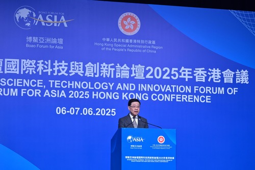 Hong Kong marked a significant milestone by hosting the inaugural International Science, Technology and Innovation Forum (ISTIF) of the Boao Forum for Asia 2025 Hong Kong Conference (Jun 6-7). The event attracted about 800 leading experts, academics, and political and economic leaders from Mainland China and abroad. They contributed to in-depth exchanges and shared experiences across 10 sessions, including sub-fora, cutting-edge dialogues, and roundtables under the theme "Transitioning Towards the Future: Powered by Science, Technology and Innovation".   博鰲亞洲論壇國際科技與創新論壇2025年香港會議（6月6至7日）首度在港舉行。會議吸引約800多名海內外的頂尖專家、學者及政經領袖，參與10場分會論壇、前沿對話及圓桌會議，環繞主題「科技引領未來　創新驅動轉型」，深入交流意見和分享經驗。  #hongkong #brandhongkong #asiasworldcity #BoaoForumforAsia #香港 #香港品牌 #亞洲國際都會 #博鰲亞洲論壇