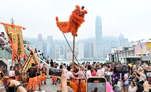 Leave your gadgets at home and enjoy endless traditional fun! Themed "Tradition and Innovation", the ICH Infinity∞ Fun Day (Jun 14-15) at the Hong Kong Intangible Cultural Heritage Centre at Sam Tung Uk Museum in Tsuen Wan "Hong Kong ICH Month" and supports "China Cultural and Natural Heritage Day". Experience a bamboo theatre with flower board showcasing performances including lion dance, Nanyin, and an ICH fashion show. Engage in hands-on workshops like Chinese herbal soap making and flower button making to discover how intangible cultural heritage evolves in modern life. Find out how to participate!  走進非遺世界，享受傳統文化的樂趣！為慶祝首屆「香港非遺月」及響應「中國文化和自然遺產日」，「非遺無限∞」同樂日以「傳統與創新」為主題，將於6月14至15日在位於荃灣三棟屋博物館的香港非物質文化遺產中心舉行。活動現場特設小型戲棚和花牌，呈獻舞獅、南音和非遺時裝秀等精彩表演，更可親身參與中草藥香皂製作、花鈕製作技藝等工作坊，感受非物質文化遺產如何在現代生活中不斷演變。立即了解參與方法，體驗傳統文化的獨特魅力！  🔎 www.icho.hk  #hongkong #brandhongkong #asiasworldcity #customsandheritage #ICH #HongKongICHMonth2025 #香港 #香港品牌 #亞洲國際都會 #盛事之都 #盛事香港 #節慶與文化 #香港非遺月 #香港處處有非遺