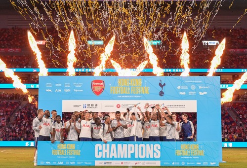 Derby day delight! ⚽ Hong Kong was swept up in football fever last night (Jul 31) as a record crowd of 49,975 fans packed the Kai Tak Stadium for a historic North London derby between fierce rivals Tottenham Hotspur and Arsenal, with Spurs prevailing 1-0 thanks to a stunning 45-yard strike by Pape Matar Sarr that caught Arsenal keeper David Raya off his line. This thrilling clash capped a week of unforgettable action in the first Hong Kong Football Festival, which also included AC Milan and Liverpool FC. And with the new Kai Tak Sports Park reaching its one-millionth spectator milestone, the city continues to set the stage for world-class “sportainment”. Stay tuned for more excitement in Hong Kong, Asia's Events Capital!✨  北倫敦打吡掀起全城足球熱潮！⚽ 北倫敦打吡昨晚（7月31日）在啟德主場館上演，吸引了49,975名球迷進場見證熱刺與阿仙奴的矚目對決，入場人數再創新高。最終，熱刺憑藉柏沙亞（Pape Matar Sarr）一記超遠程笠射，攻破阿仙奴門將拉也（David Raya）大關，以1比0獲勝。這場激戰，連同早前利物浦與AC米蘭的較量，為首屆香港足球盛會畫上圓滿句號。隨着啟德體育園迎來第100萬名入場觀眾，香港勢將上演更多國際級體育娛樂盛事。請大家繼續留意更多矚目活動在香港——亞洲盛事之都登場！✨  #hongkong #brandhongkong #asiasworldcity #megaevents #megaHK #HongKongFootballFestival #arsenal #tottenham #香港 #香港品牌 #亞洲國際都會 #盛事之都 #盛事香港 #香港足球盛會2025 #阿仙奴 #熱刺
