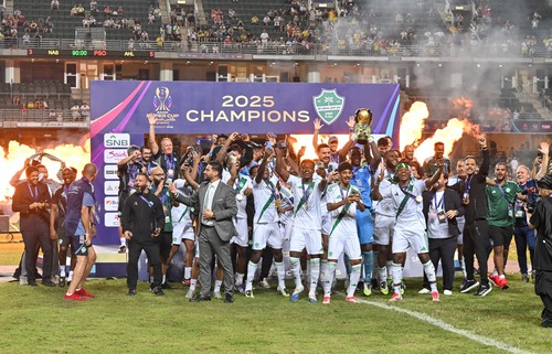 Two goals from star player Cristiano Ronaldo thrilled soccer fans in Hong Kong, but it wasn't enough to win the final of the Saudi Super Cup at the Hong Kong Stadium (Aug 23).⚽ The crowd of over 30,000 was on its feet when Ronaldo scored a 41st minute penalty to give Al-Nassr the lead over Al-Ahli. But the teams were level at 2-2 after full time, setting up a penalty shoot-out. Ronaldo again converted from the spot, but it was Al-Ahli's goalkeeper Edouard Mendy who was the hero of the hour making a crucial save to set the stage for Brazilian winger Galeno to fire home the winner, giving Al-Ahli a 5-3 victory on penalties and their first Saudi Super Cup title since 2016.🎉  足球巨星C朗拿度（Cristiano Ronaldo）8月23日晚上在香港大球場兩度破網，可惜未能帶領艾納斯（Al-Nassr）捧走沙特超級盃。⚽ 超過三萬名球迷見證C朗於41分鐘射入十二碼為艾納斯先開紀錄，然而雙方激戰至法定時間2比2平手，需互射十二碼決勝。儘管C朗在互射階段再度入球，但吉達艾阿里（Al-Ahli）門將艾度亞文迪（Edouard Mendy）成為該隊捧盃的英雄，撲出關鍵一球！隨後巴西翼鋒加連奴（Galeno）再添一球，助吉達艾阿里以5比3擊敗艾納斯，奪得球會自2016年以來首座沙特超級盃冠軍！🎉  #hongkong #hk #brandhongkong #asiasworldcity #megaevents #megaHK #saudisupercup #dynamic #香港 #香港品牌 #亞洲國際都會 #盛事之都 #盛世香港 #沙特超級盃 #活力澎拜