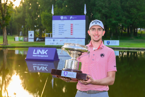 Historic victory🏆⛳! Tom McKibbin was crowned Link Hong Kong Open 2025 champion yesterday (Nov 2) with a record-breaking four-round aggregate of 27-under 253. The Northern Irishman led from start to finish for his first title at the famous Fanling golf course and also secured a place in The Open and the Masters Tournament next year. American Peter Uihlein finished second while Tomoyo Ikemura from Japan, South African Louis Oosthuizen and American MJ Maguire tied for third place.  @thehkopen @hkga_golf @hkgolfclub  可喜可賀！⿆基賓（Tom McKibbin）昨日（11月2日）以低於標准桿27桿、253桿的四輪總成績，贏得「領展香港高爾夫球公開賽」，並創下賽事歷史上的最佳總成績紀錄🏆⛳。這位北愛爾蘭選手在著名的粉嶺高爾夫球場全程領先，取下個人首項冠軍，同時鎖定明年「美國大師賽」和「英國公開賽」的參賽資格。美國球手皮特·尤萊（Peter Uihlein）獲得亞軍，馬奎爾(M.J. Maguire）與日本球手池村寛世（Tomoyo Ikemura）、南非球手奧蒂臣（Louis Oosthuizen）並列第三位。  #hongkong #brandhongkong #asiasworldcity #HKOpen #Golf #InternationalSeries #megaevents #megaHK #香港 #香港品牌 #亞洲國際都會 #HKOpen #高爾夫球 #國際系列賽 #盛事之都 #盛事香港