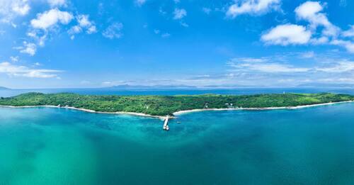 Explore Hong Kong‘s bay of beauty!🌊✨ Recognised as an ”Outstanding Example of Beautiful Bays“ in China, Mirs Bay, located in the northeastern waters of Hong Kong, presents a stunning scene of ”clear water and clean beaches, thriving marine life, and harmonious coexistence between humans and the sea“. Dive into the wonders of the Hong Kong UNESCO Global Geopark and Yan Chau Tong and Tung Ping Chau Marine Parks to enjoy the city’s natural splendour at its best. This first-time commendation for Hong Kong reflects the government‘s commitment to marine ecological environment protection and contributions to building a first-class beautiful Greater Bay Area.🌟  https://www.info.gov.hk/gia/general/202512/26/P2025122400635.htm  探索香港的海灣之美！🌊✨位於香港東北水域的大鵬灣獲評選為全國「美麗海灣優秀案例」，呈現「水清灘淨、魚鷗翔集、人海和諧」的迷人景致。市民與旅客可走進香港聯合國教科文組織世界地質公園、印洲塘及東平洲海岸公園，欣賞海灣內壯麗的自然風光。香港今次首次獲此表揚，反映特區政府在海洋生態環境保護領域的努力，並為建設粵港澳大灣區成為一流美麗灣區作出貢獻。🌟  https://www.info.gov.hk/gia/general/202512/26/P2025122400634.htm  #hongkong #brandhongkong #asiasworldcity #greatoutdoors #mirsbay #香港 #香港品牌 #亞洲國際都會 #戶外探索 #大鵬灣