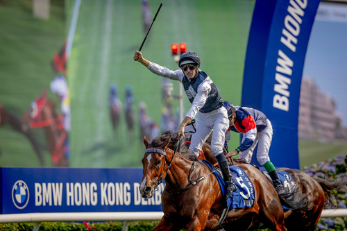 Derby delight!🏇✨ Records tumbled at the prestigious Hong Kong Derby 2026, the pinnacle of the Four-Year-Old Classic Series, watched by a record attendance at Sha Tin Racecourse (Mar 22)! Invincible Ibis, ridden by Hugh Bowman, sprinted home in the fastest-ever time for the race.🏆👏 Beyond the thrilling action on the track, spectators also enjoyed a vibrant and festive atmosphere with live music, delicious food and exciting games.🌟  Photos: The Hong Kong Jockey Club @hkjc_community @hkjcracingsports   打吡大賽再創高峰！🏇✨四歲馬經典賽事系列的終極之戰——香港打吡大賽3月22日於沙田馬場盛大舉行，入場人數創下歷屆新高。由布文策騎的「白鷺金剛」以破賽事紀錄時間衝線奪冠。🏆👏現場除了緊張刺激的賽事外，還有精彩音樂表演、美食及互動遊戲，讓觀眾盡享節日般的狂熱氣氛與娛樂體驗。🌟  相片：香港賽馬會  #hongkong #brandhongkong #asiaworldcity #megaevents #megaHK #dynamic #HKJC #HongKongDerby #香港 #香港品牌 #亞洲國際都會 #盛事之都 #盛事香港 #活力澎湃 #香港賽馬會 #香港打吡大賽