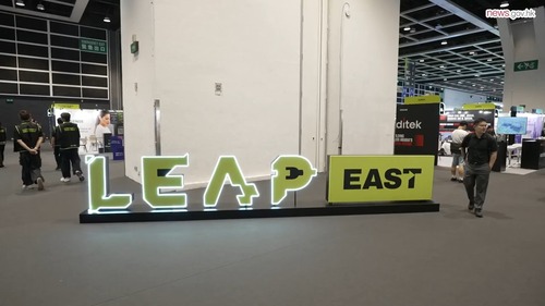 The inaugural LEAP East 2026 is underway in Hong Kong, the first event of its kind to be held outside Saudi Arabia. The powerhouse three-day technology summit (Jul 8-10) brings together more than 35,000 participants, including 340 speakers and 450 exhibitors from 30 countries and regions. The event spans cutting-edge fields such as artificial intelligence, deep tech, smart cities and new energy industries. The debut of LEAP Asia in Hong Kong underscores the deepening partnership between Hong Kong and Saudi Arabia, while highlighting Hong Kong’s role as a unique gateway connecting the Chinese Mainland with the world. A Saudi digital enterprise exhibitor highlighted the event as a launchpad for overseas expansion. Hong Kong Science & Technology Parks Corporation Chief Marketing Officer Hilda Chan emphasised how LEAP East truly reflects Hong Kong’s role as a super-connector. Watch the video to explore more about Hong Kong’s unique advantages.🌟   首屆LEAP East 2026國際科技與信息技術展現正於香港舉行，亦是LEAP會議首次在沙特阿拉伯以外地區舉辦。為期3日的科技峰會（7月8至10日）匯聚超過35,000名參與者，包括來自30個國家及地區逾340位演講嘉賓及450家展商，涵蓋人工智能、深度科技、智慧城市和新能源產業等多個科技領域。LEAP East首次在港舉行，不但彰顯香港與沙特阿拉伯的夥伴關係持續深化，亦突顯香港作為連接中國內地與世界的獨特門戶角色。其中一間參展的沙特阿拉伯數碼企業表示，是次展覽有助其開拓亞太市場；香港科技園公司首席市務總監陳漢欣表示，這次展覽充分彰顯香港超級聯繫人的角色。立即觀看影片，進一步了解香港的獨特優勢。🌟  #hongkong #brandhongkong #asiasworldcity #LEAPEast #innovationandtechnology #香港 #香港品牌 #亞洲國際都會 #LEAPEast #創新科技