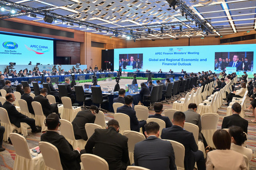 Historic occasion for the Hong Kong Special Administrative Region (HKSAR) as the Asia-Pacific Economic Cooperation (APEC) Finance Ministers' Meeting 2026 gets underway in the city for the first time (Oct 20). Finance ministers and representatives from APEC member economies and international organisations gathered yesterday for the start of the two-day event, aiming to strengthen economic and financial co-operation across the Asia-Pacific. Key topics included the global and regional macroeconomic outlook, fiscal policies supporting households, digital infrastructure financing, and financial access for all. HKSAR Financial Secretary Paul Chan highlighted Hong Kong's role as a "super connector" and "super value-adder", leveraging its unique advantages under "one country, two systems" to connect capital, technology and projects across the region, fostering more resilient, sustainable and inclusive growth.  Delegates also took time to explore Hong Kong's cultural heritage and vibrant cityscape through visits to the Xiqu Centre, the Peak, the Chinese Culinary Institute and Ocean Park, experiencing the city’s blend of tradition and modernity. https://www.info.gov.hk/gia/general/202610/20/P2026102000247.htm   香港特別行政區迎來歷史性時刻！2026年亞太區經濟合作組織財政部長會於10月20日首次在香港舉行，來自亞太經合組織成員經濟體及國際組織的代表齊聚香港，展開一連兩日會議，推動亞太區內的經濟和金融合作。會議聚焦全球及區域宏觀經濟金融形勢、支持民生發展的財政政策、數字基礎設施融資、普惠金融等議題。財政司司長陳茂波表示，香港作為「超級聯繫人」及「超級增值人」，將繼續發揮「一國兩制」下的獨特優勢，促進區內資金、科技與項目對接，共同推動更具韌性、可持續和普惠的增長。與會經濟體及國際組織代表團成員亦走訪戲曲中心、山頂、中華廚藝學院及海洋公園，親身感受香港文化底蘊與城市活力，體驗傳統與現代交融的多元魅力。 https://www.info.gov.hk/gia/general/202610/20/P2026102000246.htm   #hongkong #brandhongkong #asiasworldcity #APEC #FinanceMinistersMeeting2026 #FMM2026 #香港 #香港品牌 #亞洲國際都會 #亞太經合組織 #財政部長會2026
