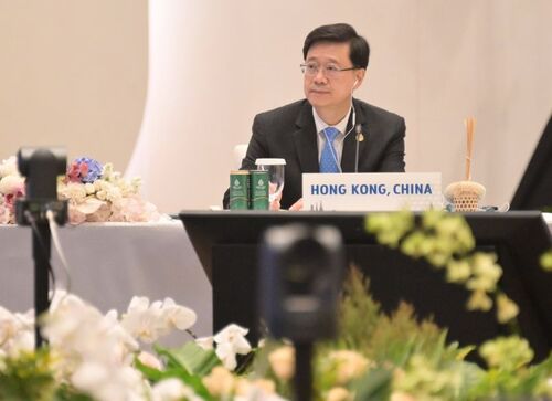 Hong Kong Chief Executive, John Lee, used the 2nd day of the Asia-Pacific Economic Cooperation (APEC) Economic Leaders' Meeting (AELM) in Bangkok, Thailand (Nov 19) to highlight how Hong Kong's unique strength as the world's freest economy, pursuant to the "one country, two systems" principle, helps to promote free and open trade and investment.   Mr Lee also met with the President of the Socialist Republic of Vietnam, Nguyen Xuan Phuc and the Deputy Prime Minister and Minister of Energy of Thailand, Supattanapong Punmeechaow to discuss bilateral economic and trade co-operation.   https://lnkd.in/gMKCXwNB  https://lnkd.in/gVMWEm9Y  https://lnkd.in/gFPc8HPE  #hongkong #brandhongkong #asiasworldcity #APEC2022 #RCEP #Thailand #investment 
