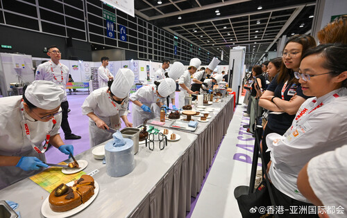 亚洲顶尖国际食品餐饮及酒店设备展 HOFEX 及国际葡萄酒与烈酒贸易展览会@ HOFEX（5月14日至16日）在香港会议展览中心盛大举行，吸引超过1,600家来自全球的参展商及品牌参与。展会涵盖范围广泛，从葡萄酒、手工啤酒到餐饮业创新技术、烹饪竞赛及咖啡拉花大赛等，为食品及餐饮业提供创新解决方案及拓展全 ​