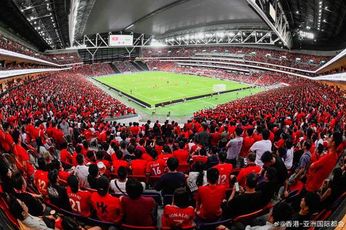 中国香港足球代表队昨日（6月10日）在启德主场馆首次“主场”出击⚽️，上演亚洲杯外围赛第三轮赛事对战印度，港队在补时阶段射入罚球以1：0胜出，逾42,500名球迷到场打气，创下入场纪录🎉。是次赛事为中国香港足球代表队取得重要分数，并有望跻身2027年在沙特阿拉伯举行的亚洲杯决赛周。

#香港#  ​