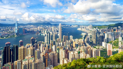 香港为全球最多摩天大楼的城市🏢！香港拥有超过550座楼高150米或以上的摩天大楼，数量为全球之冠，勾画出独一无二的城市天际线。根据“全球高层建筑和城市人居委员会（CTBUH）”的最新资料，全球十大拥有最多摩天大楼的城市中，亚洲城市占据七席，其中深圳位列第二，美国纽约则排名第三。了解更多： ​