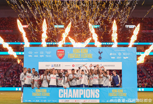 北伦敦打吡掀起全城足球热潮⚽！北伦敦打吡昨晚（7月31日）在启德主场馆上演，吸引了49,975名球迷进场见证热刺与阿仙奴的瞩目对决，入场人数再创新高。最终，热刺凭借柏沙亚（Pape Matar Sarr）一记超远程笠射，攻破阿仙奴门将拉也（David Raya）大关，以1比0获胜。这场激战，连同早前利物浦与AC米兰的 ​
