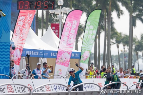 恭喜香港单车运动员李思颖于第十五届全国运动会卫冕成功，勇夺女子公路自行车个人赛金牌（11月9日），亦为中国香港代表队在十五运会上赢得第二金。恭贺李思颖，并期待出战全运会的香港运动员再创佳绩！   相片：康乐及文化事务署  #香港##香港品牌##亚洲国际都会##活力澎湃##全运会##十五运会# ​